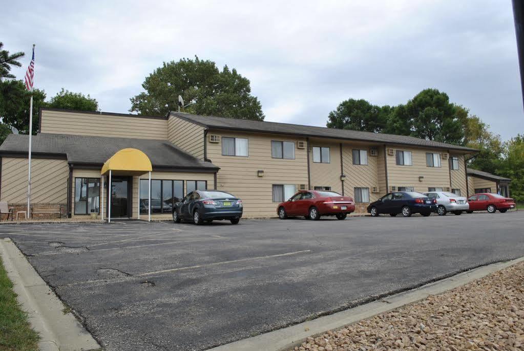 Waconia Inn&Suites Esterno foto