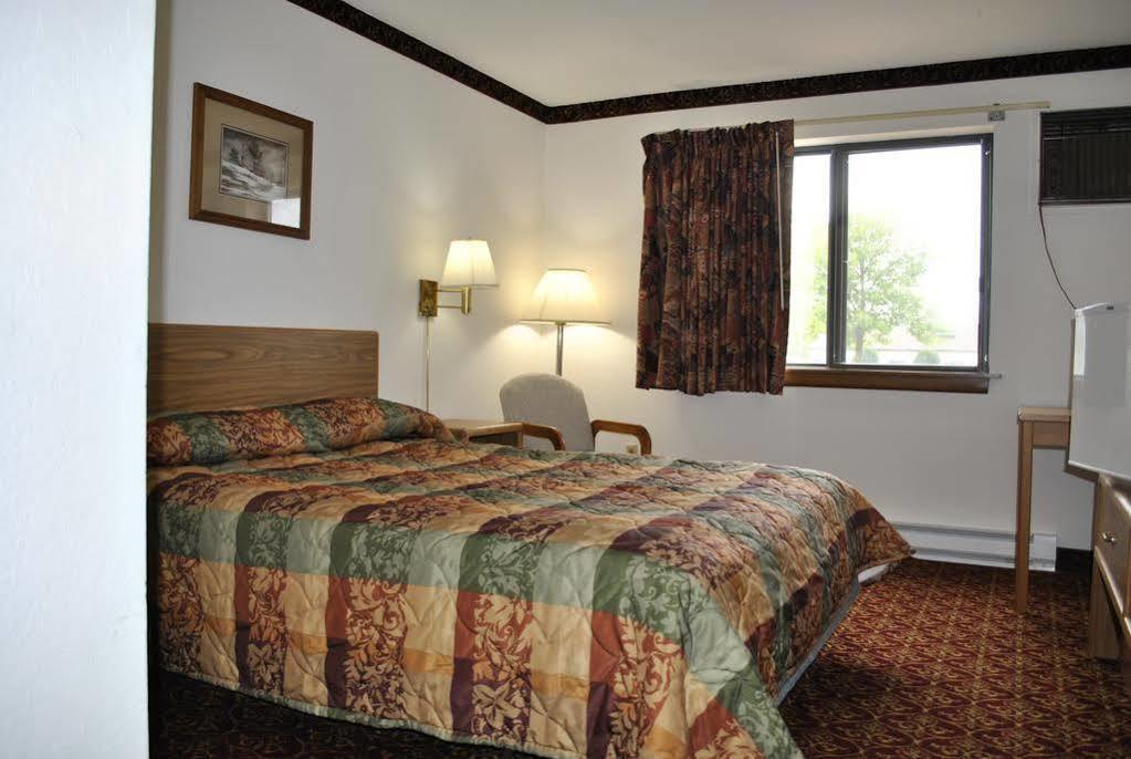 Waconia Inn&Suites Esterno foto