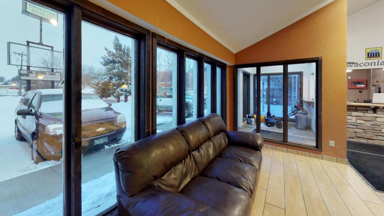 Waconia Inn&Suites Esterno foto