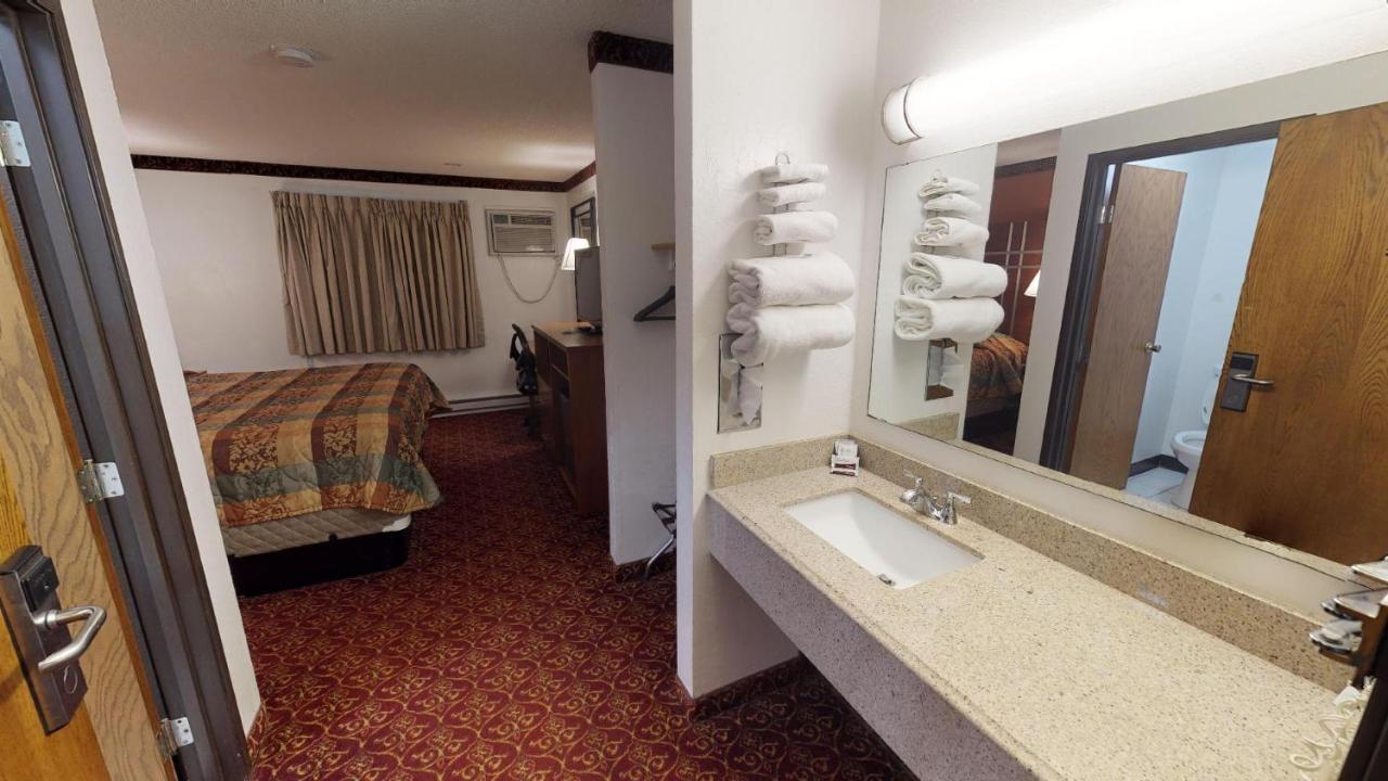 Waconia Inn&Suites Esterno foto