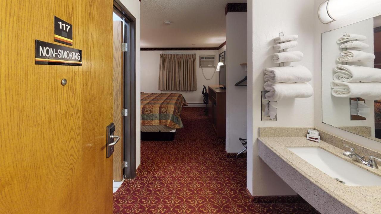 Waconia Inn&Suites Esterno foto
